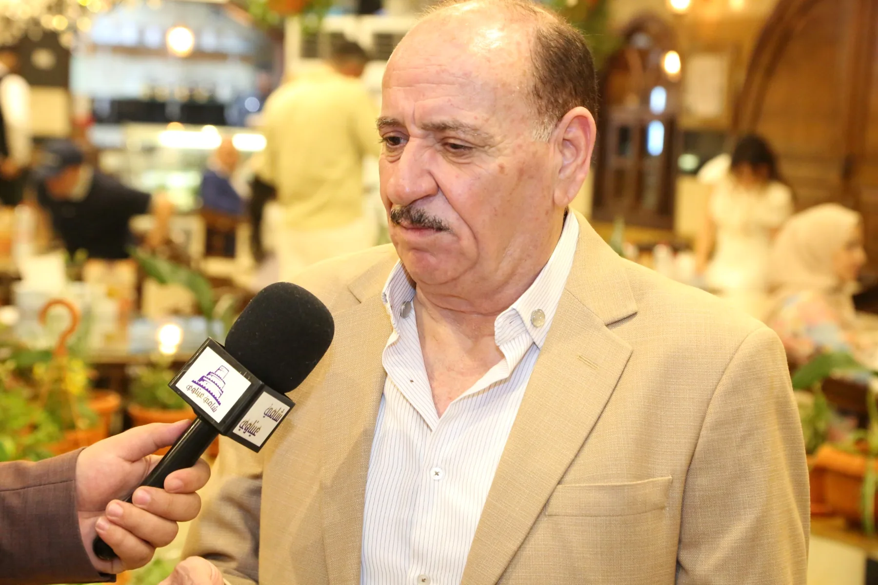 أبو الخير داخل مطعم أيام الخير