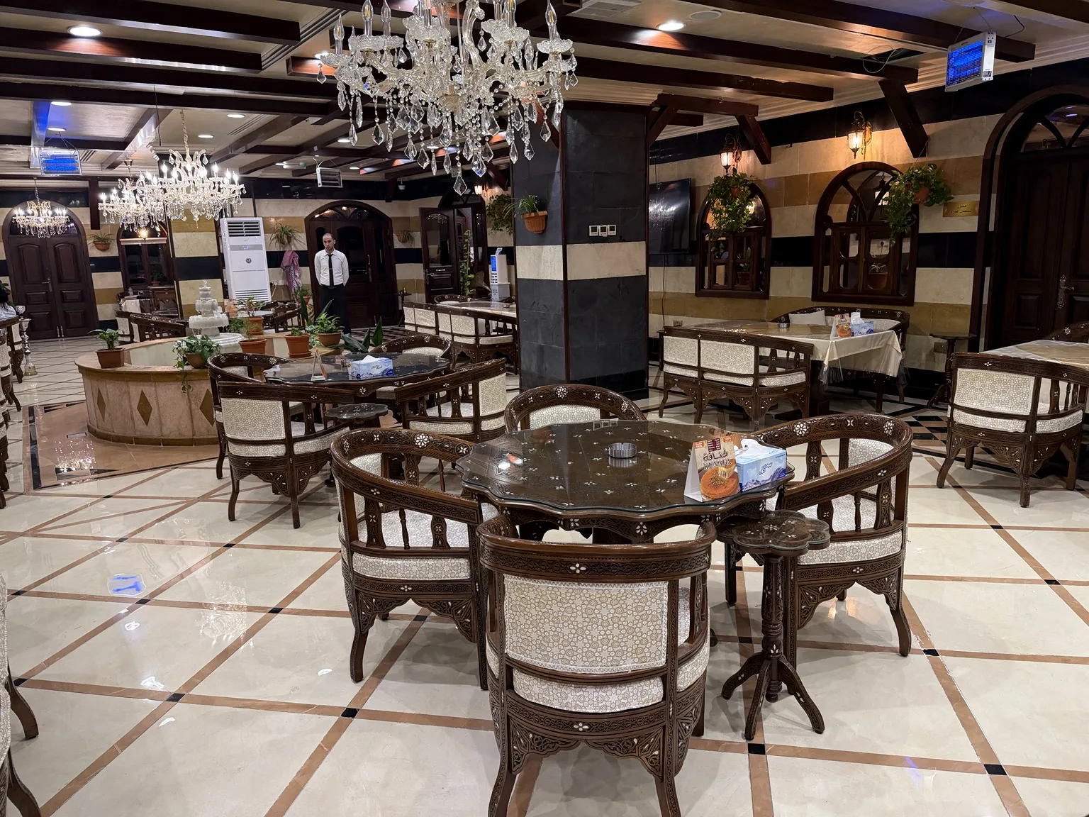 ديكور مطعم أيام الخير